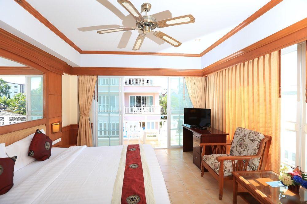 Chaba Kata Beach Hotel Exterior photo