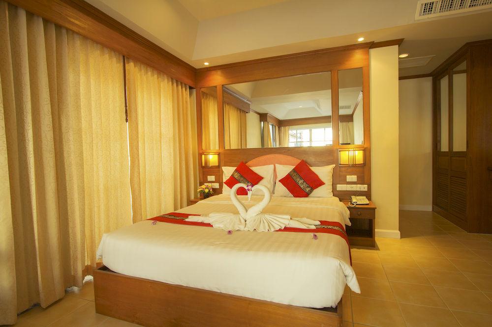 Chaba Kata Beach Hotel Exterior photo