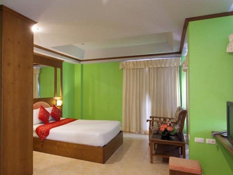 Chaba Kata Beach Hotel Exterior photo